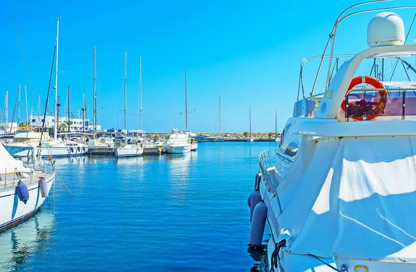 Yachterna i hamnen i Monastir — Stockfoto