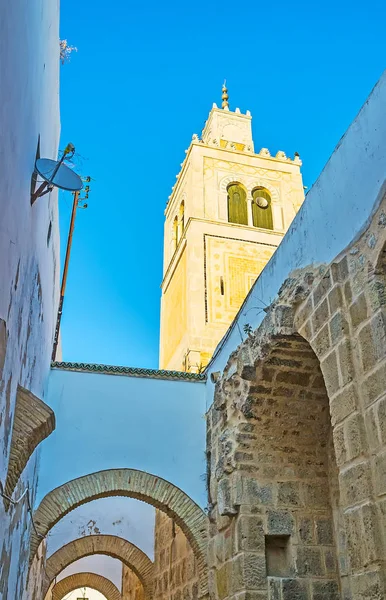 Il minareto della moschea di Ksar a Tunisi — Foto Stock