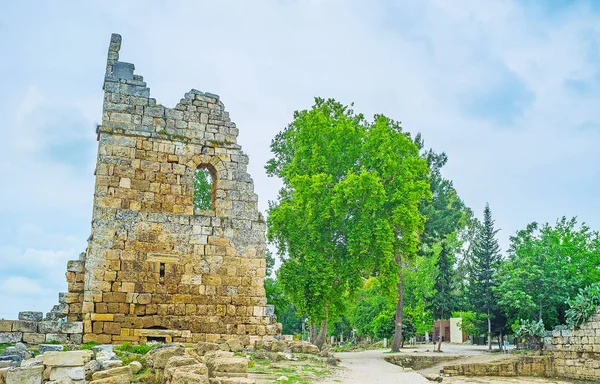 Ziyaret antik Perge