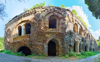 Yıkık Fort Tarakanov Panoraması