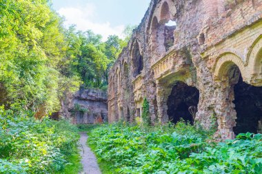 Terk edilmiş savunma fort