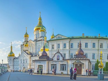 Pochayiv Lavra avlusu