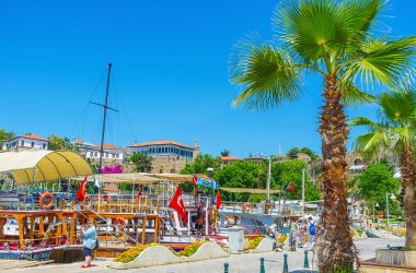 Antalya eski liman içinde yürüyüş