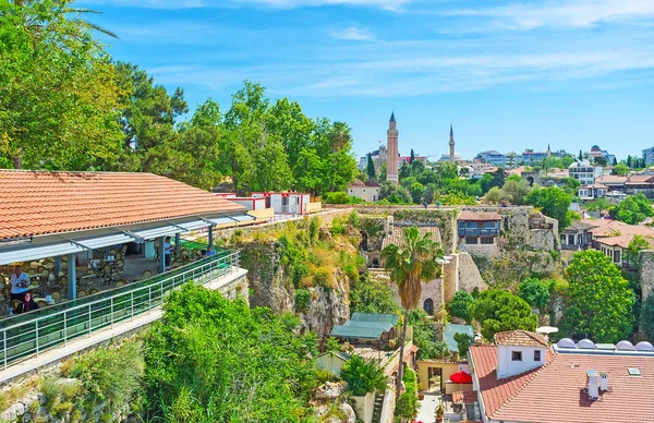 Il paesaggio urbano del vecchio Antalya — Foto Stock