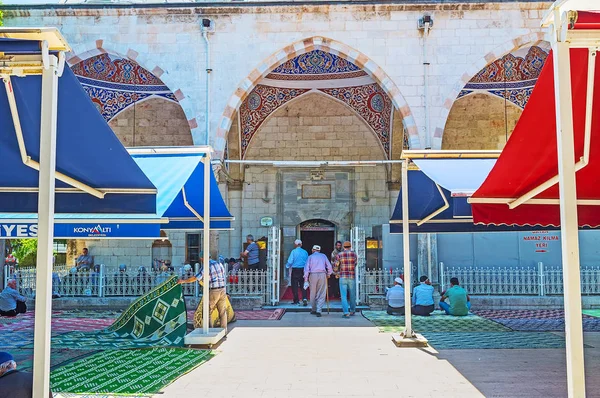 A entrada para a mesquita Muratpasa, Antalya — Fotografia de Stock
