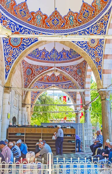 Sotto le cupole della moschea Muratpasa, Antalya — Foto Stock
