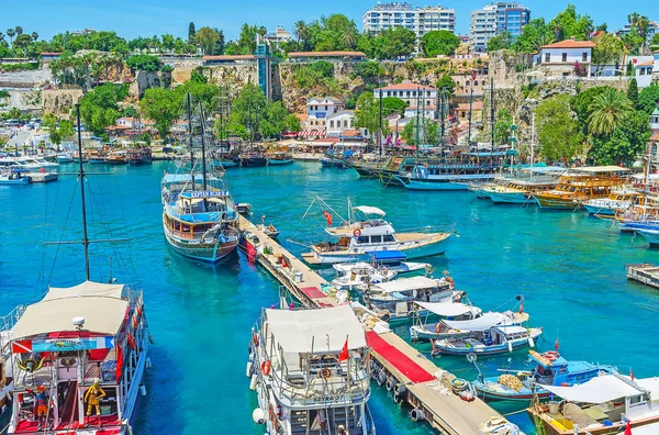 Cais em Antalya marina — Fotografia de Stock