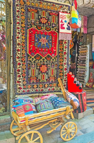 Visit souvenir stores of Antalya — Stock Photo, Image