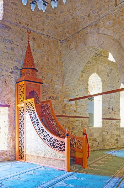 De houten minbar in Ulu Moskee, Antalya — Stockfoto