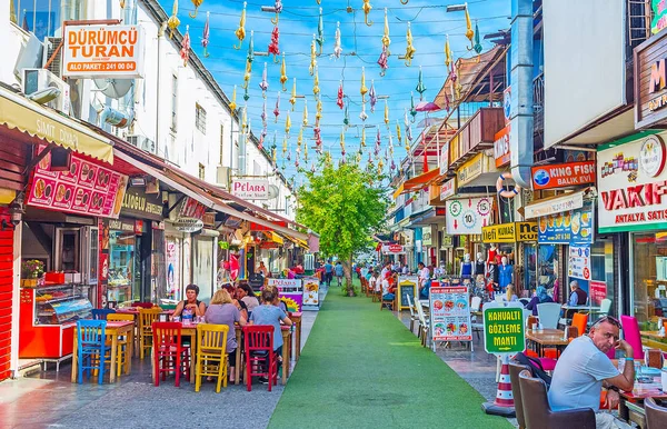 La calle de los gourmets en Antalya — Foto de Stock