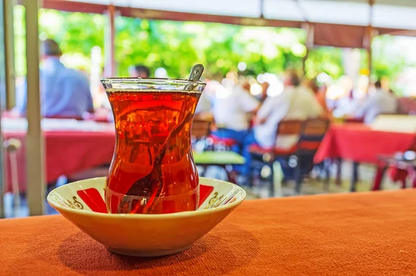 玻璃的土耳其安塔利亚茶 — 图库照片