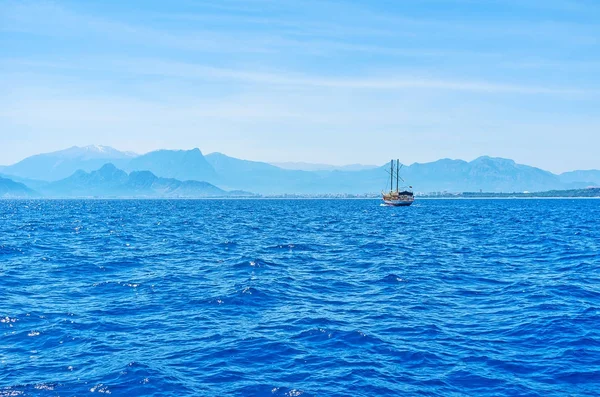Antalya en el horizonte — Foto de Stock