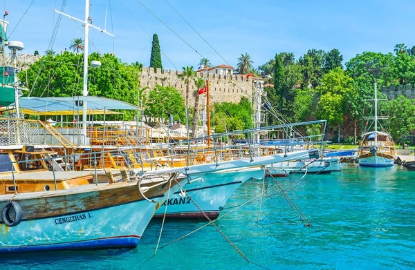 Tourist ships in Antalya — Stock Photo, Image