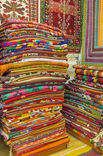 Los colores de las alfombras turcas, Antalya — Foto de Stock