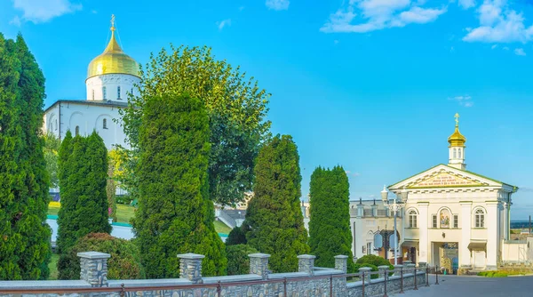 Двор Почаевской лавры — стоковое фото