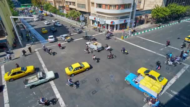 Gyorsított a kaotikus forgalom Teheránban — Stock videók