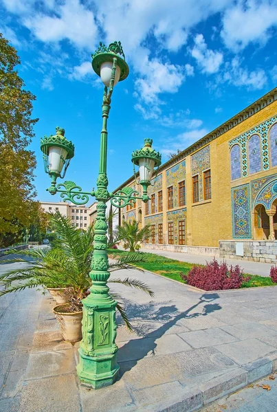 Lampadaire à l'ancienne dans le Golestan, Téhéran — Photo