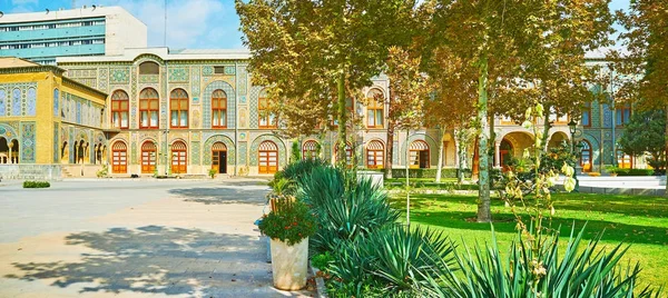 Мальовничі сади палац Голестан, Тегеран — стокове фото