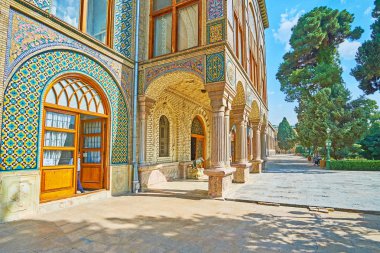 Gülistan Sarayı, Tehran girişinde