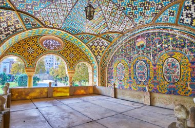 Karim hani Nook, Gülistan ile mermer tahtın Tehran