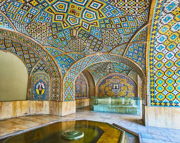 Fonte no pavilhão de verão de Golestan, Teerã — Fotografia de Stock