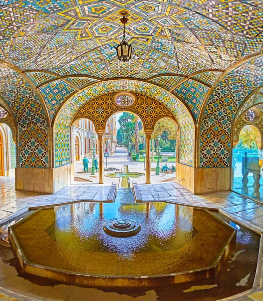 El estanque en Karim Khani Nook en Golestán, Teherán — Foto de Stock