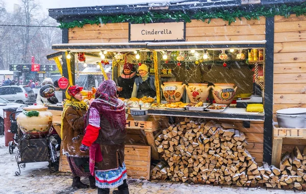 Dançarinos na Feira de Natal — Fotografia de Stock