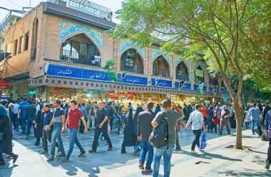 Kalabalık sokaklarında Tahran