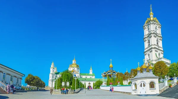 全景图的 Pochaev 修道院 — 图库照片