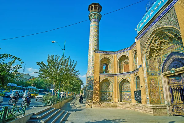 El minarete de la mezquita Sepahsalar en Teherán — Foto de Stock