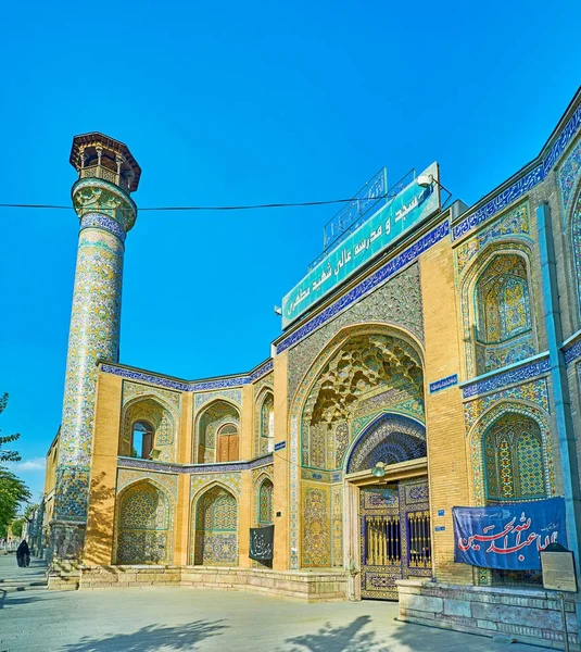 Ingången till Sepahsalar moskén i Teheran — Stockfoto