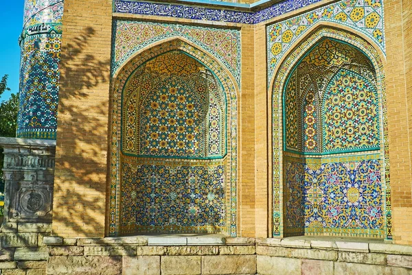 The arched niches of Sepahsalar mosque in Tehran — Stock Photo, Image