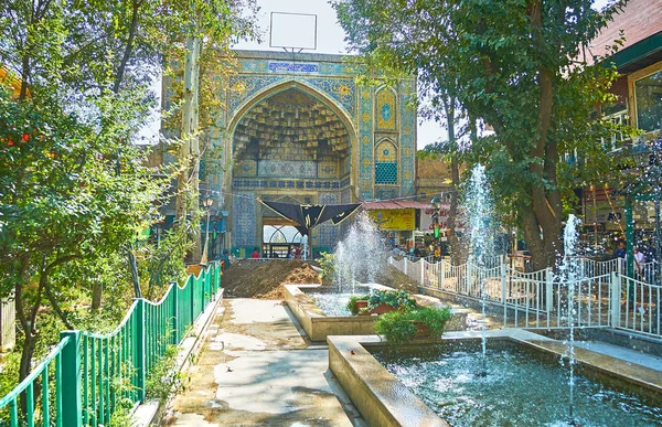 La entrada a la Mezquita del Sha en Teherán — Foto de Stock