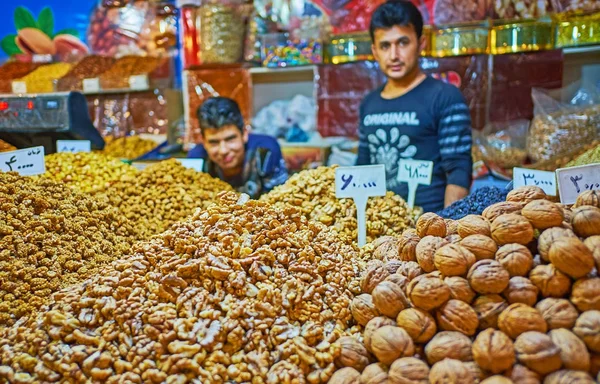 Les savoureuses noix de Téhéran — Photo