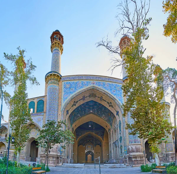 Architectuur van Sepahsalar moskee in Teheran — Stockfoto