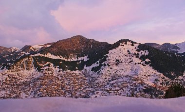 Günbatımı Metsovo, Yunanistan Probleminin Tekrar