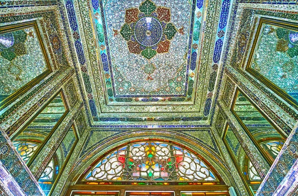 Les splendides intérieurs du complexe du Naranjestan, Shiraz, Iran — Photo