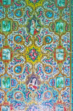 Qavam evde, Şiraz, Iran boyalı süsler