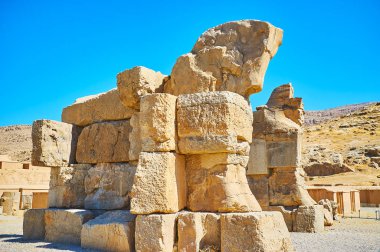 Harabeleri eski Persepolis İran'da kapı