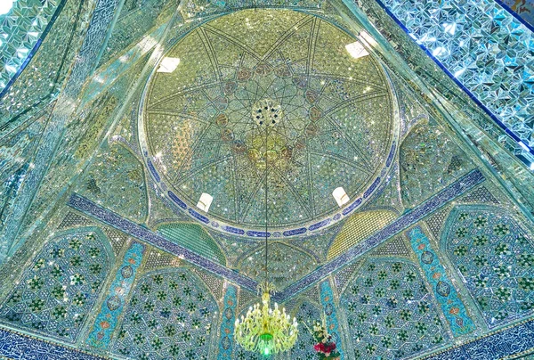 Shahzade Faze의 아름 다운 둥근 지붕 — 스톡 사진