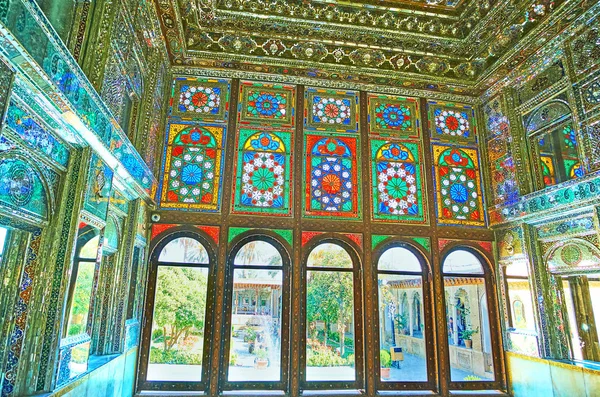Vidrieras en Zinat Ol-Molk mansion, Shiraz, Irán —  Fotos de Stock