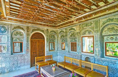 Ira Farsça mansion, Shiraz, ortaçağ ayna veranda içinde dinlenmek