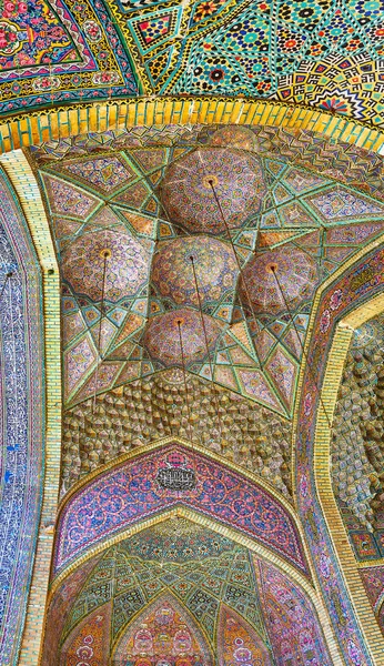 Salle de prière d'été du complexe Nasir Ol-Molk, Shiraz, Iran — Photo