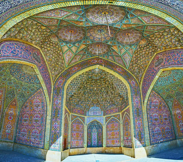 Panoráma a nyári mecset a Nasir Ol-Molk, Siráz, Irán — Stock Fotó