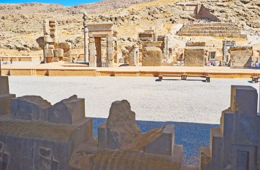 Doğu merdivenleri, Persepolis, Iran görünümünden