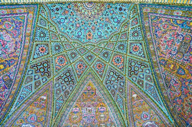 Nasir Ol-Molk Camii, Şiraz, İran'ın yarı kubbe