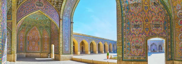 Panorama de la sala de verano de la mezquita, Shiraz, Irán — Foto de Stock