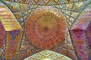 Nasir Ol-molk Camii, Şiraz, Iran kubbede