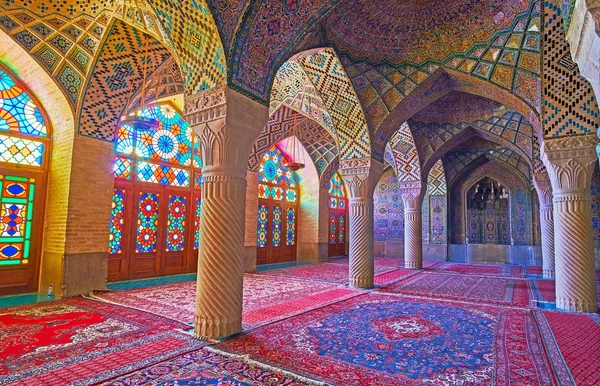 The prayer hall of Nasir Ol-Molk mosque in Shiraz, Iran — Stock Photo, Image