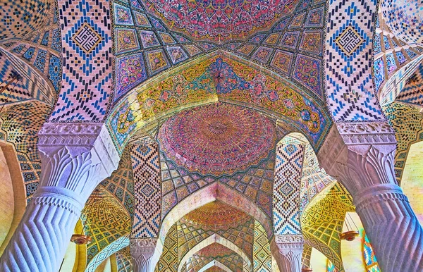 Il soffitto della Moschea Rosa, Shiraz, Iran — Foto Stock